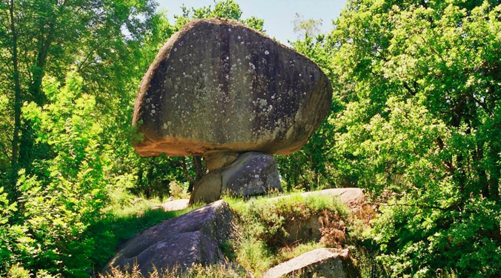 La Peyre Clabado : https://www.tourisme-occitanie.com/fr/fiche/patrimoine-naturel/foret-du-sidobre-lacrouzette_TFOPNAMIP0810000036/