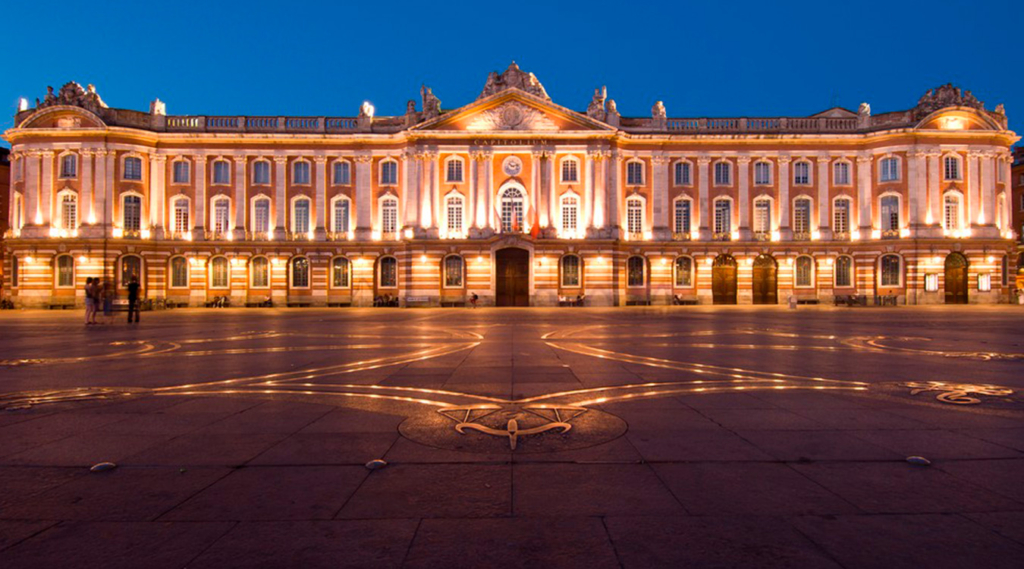 Toulouse : https://lopinion.com/articles/art-de-vivre/11716_toulouse-le-capitole-tel-quon-le-connait-aurait-pu-ne-jamais-voir-le-jour